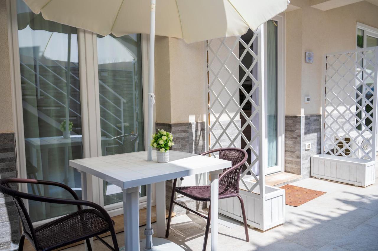 White Apartments & Spa Avola Exterior foto
